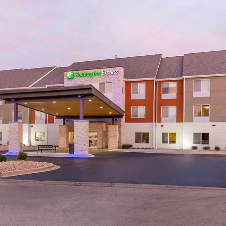Holiday Inn Express And Suites Chicago West - St Charles By Ihg Saint Charles Exterior photo